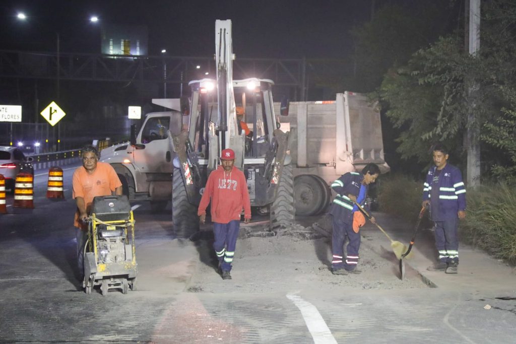 Bacheo De Carretera Nacional. Municipio De Monterrey - Especies Políticas