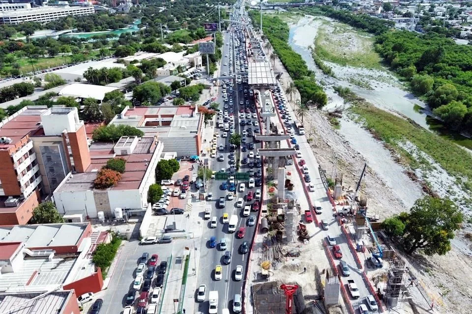 Image - Especies Políticas Tráfico En Avenida Constitución Colapsa Por Obras De La Línea 6 Del Metro