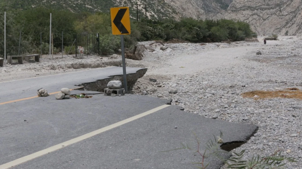 Image - Especies Políticas Abandono-de-la-huasteca-daños-viales-samuel-garcía-infraestructura-estatal