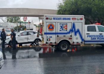 Accidente en San Pedro. Clima en Nuevo León causó choques y un atropello