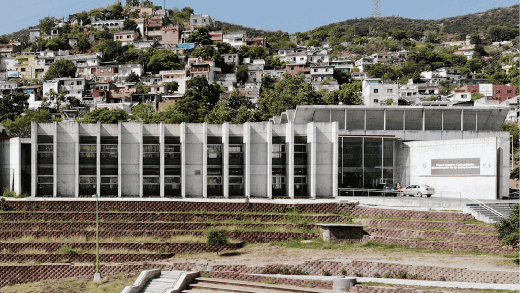 Macrocentro Comunitario Independencia - Especies Políticas