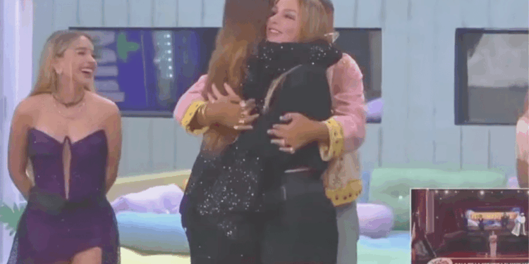 Gema Encara a Yanet García - Especies Políticas