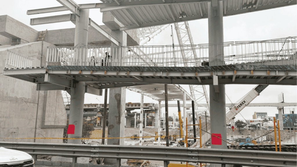 Puente Nuevo De Mala Calidad, En La Conexión Con Estación Rise - Especies Políticas